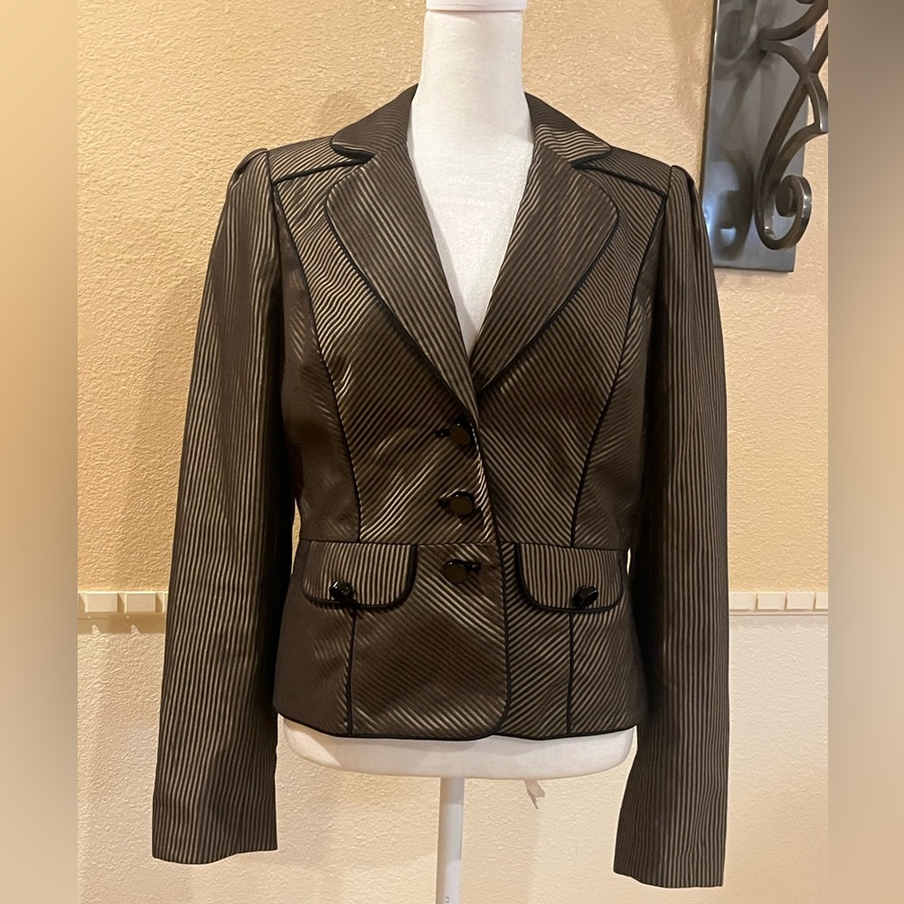 Vince Camuto vintage peplum blazer. Bronze & black striped w/ black piping. S
